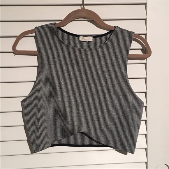 Urban Outfitters Tops - Silence and noise crop top!
